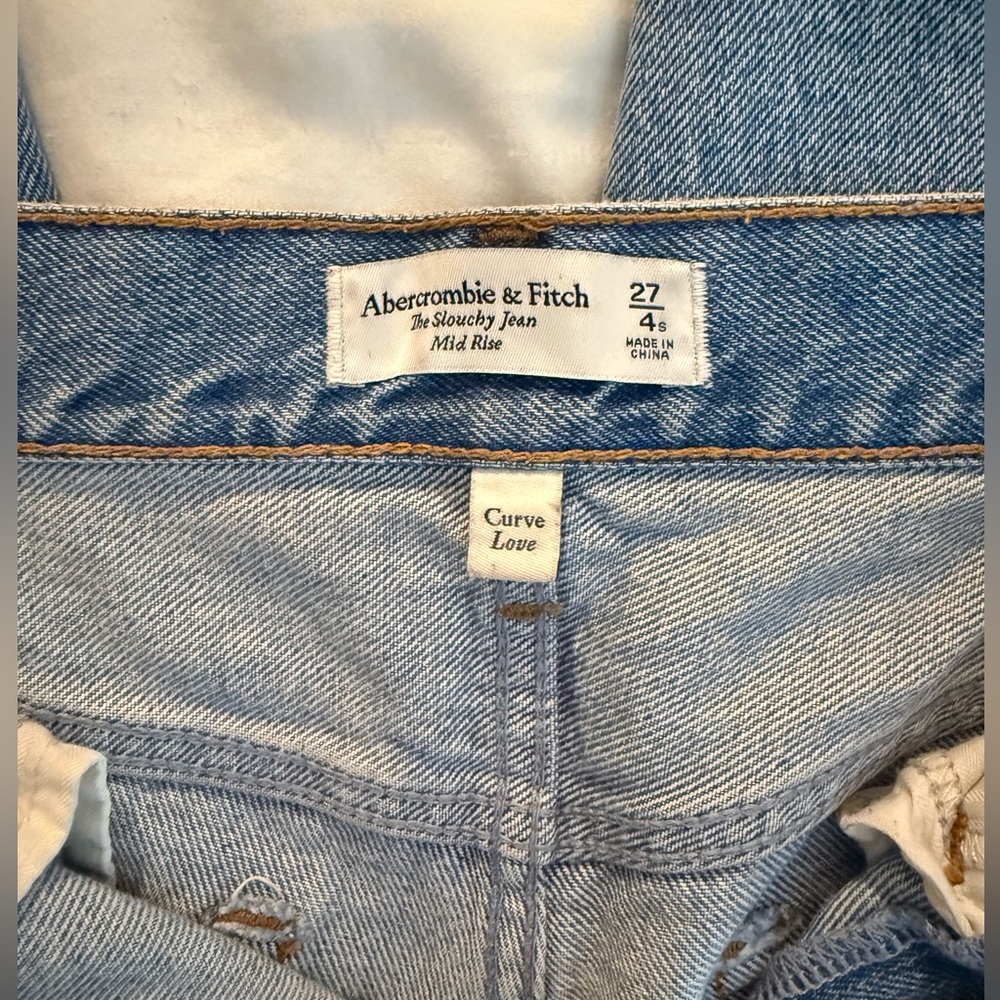 Abercrombie, the slouchy Jean mid rise curve, love